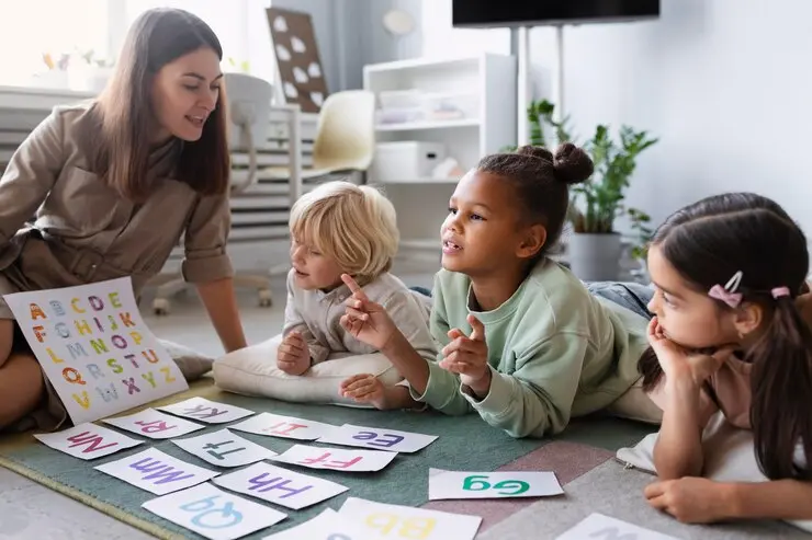 Psicoeducação: como são as aplicações distintas para crianças e adultos. | Foto: Freepik.